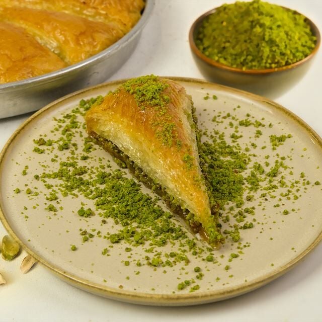 FISTIKLI HAVUÇ DİLİM BAKLAVA